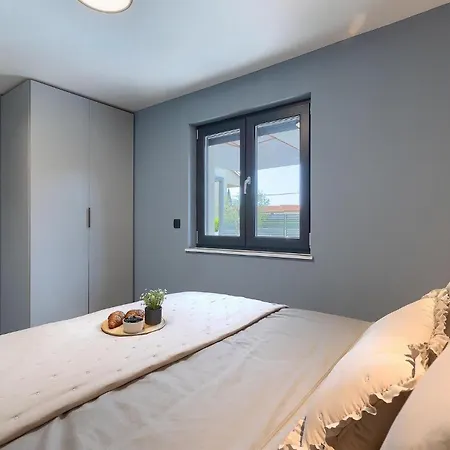 Lakora Holiday home Kirmenjak