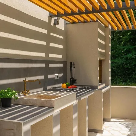 Holiday home Lakora Kirmenjak