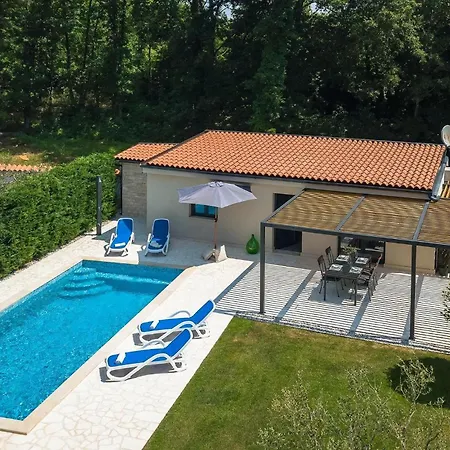 Holiday home Lakora Kirmenjak